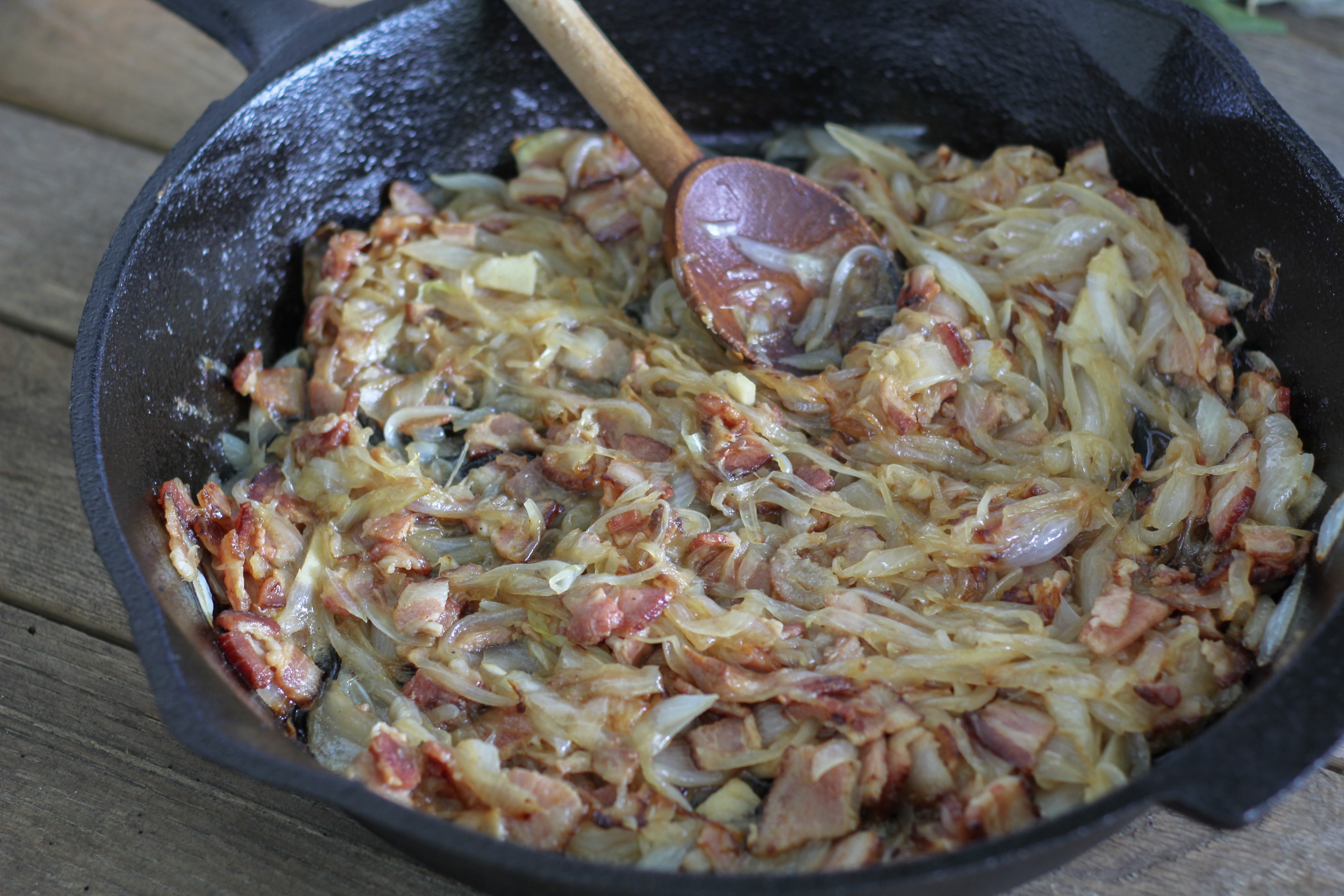 Caramelized Strawberry Onions with Bacon & Bourbon | Suwannee Rose